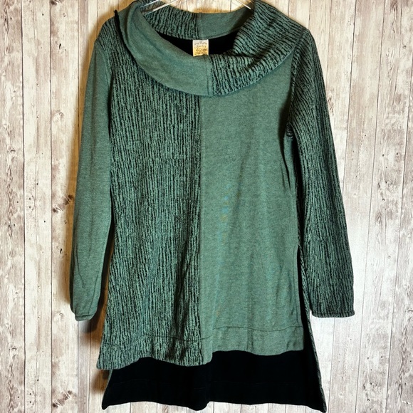 Parsley & Sage Tops - Parsley & Sage Contrast Cowl Neck High-Low Green & Black Tunic